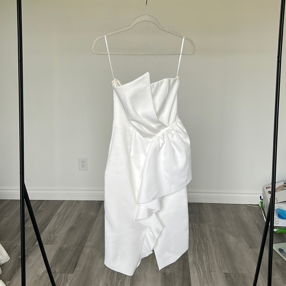 Elliatt white midi dress